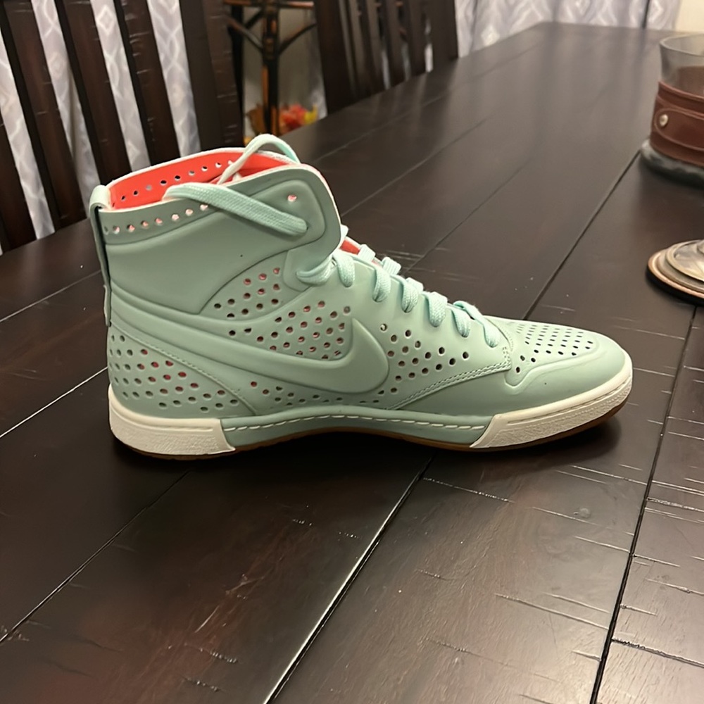 Nike Air Royalty MD LT VT NRG Shoes Sneakers new Mint Candy Womens Size 8.5 - Picture 4 of 16